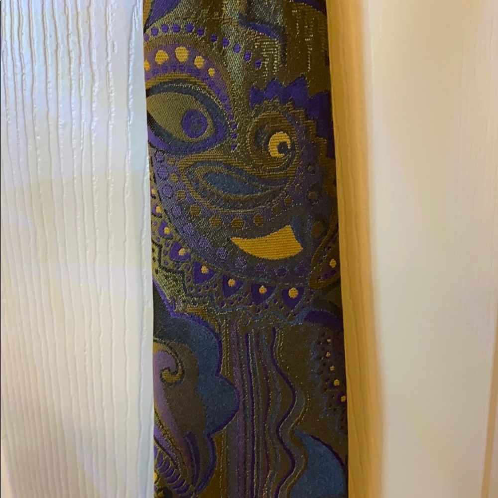 Tie - Picture 2 of 3